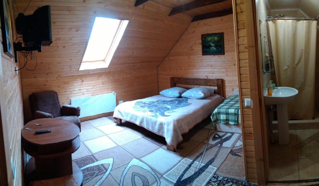Під Лісом У Гіда Villa Yaremche Ngoại thất bức ảnh
